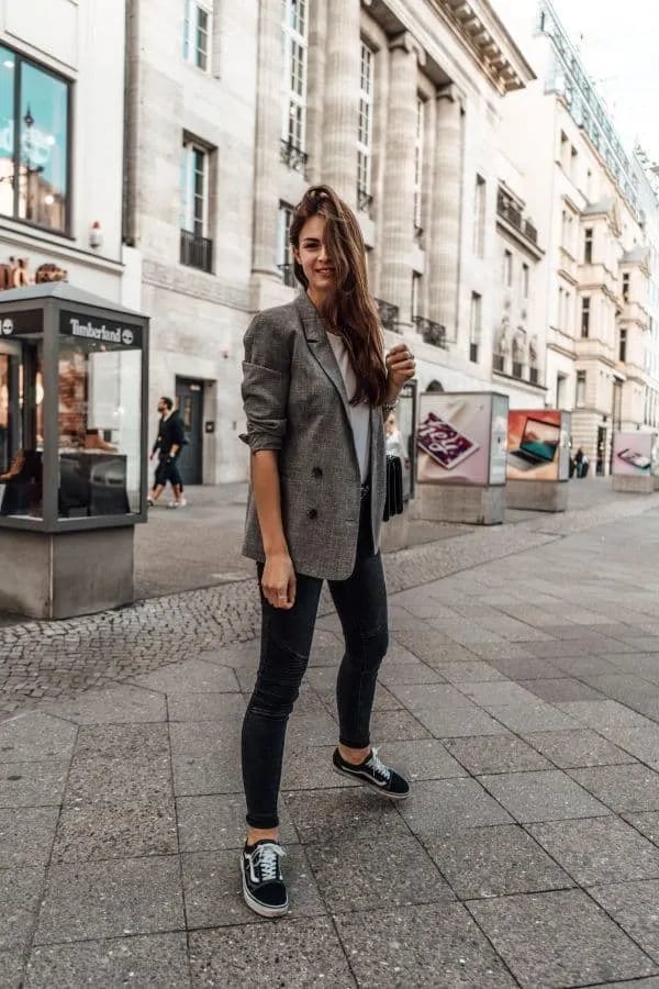 Pleated Skirt and Bomber Jacket with Snake Print Vans, Close-Up Take Pleated Skirt and Bomber Jacket with Snake Print Vans, Close-Up Take — Trendy Vans Outfits