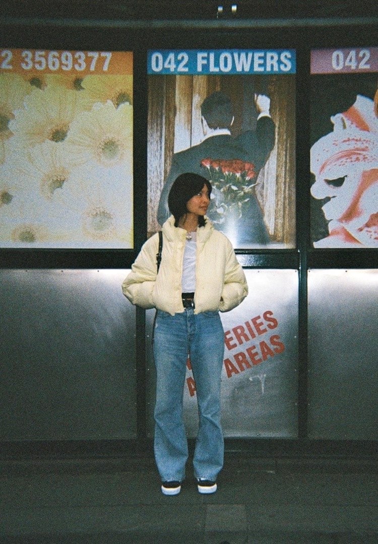 Flare Leg Jeans and Puffer Jacket with Vans, Close-Up Take Flare Leg Jeans and Puffer Jacket with Vans, Close-Up Take — Trendy Vans Outfits