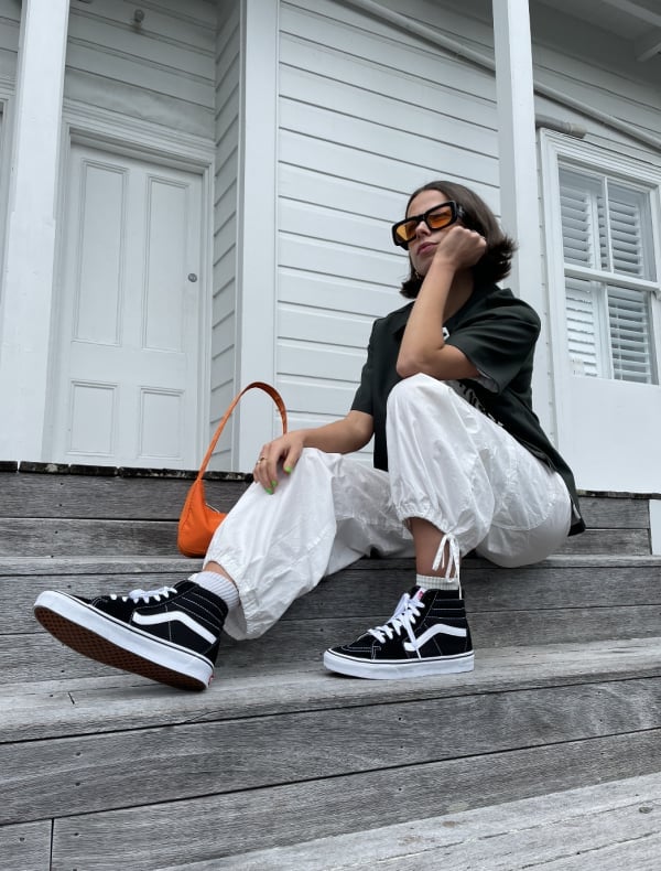 Oversized Blazer Silhouette with Drawstring Trousers and Vans Oversized Blazer Silhouette with Drawstring Trousers and Vans — Trendy Vans Outfits