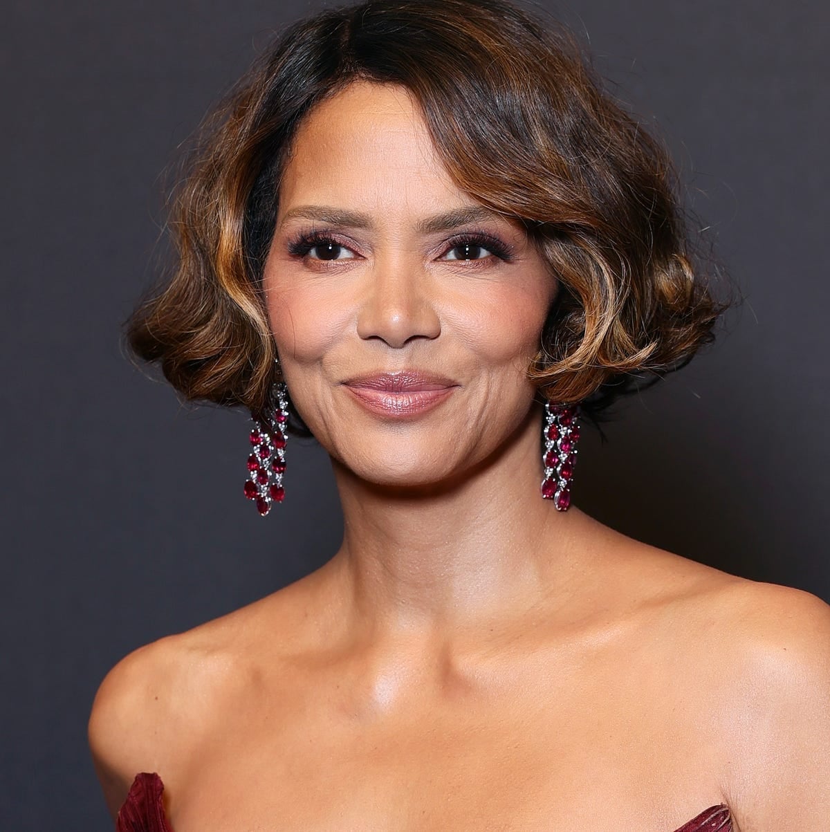 Shoulder Length Bob With Auburn Highlights — Trendy Very Short Hair