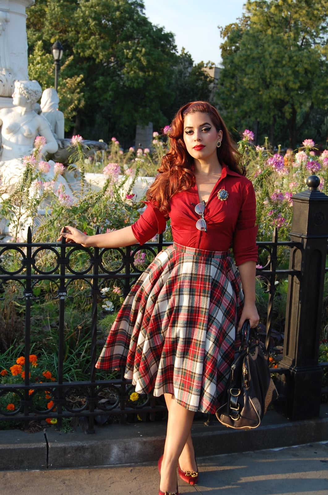 Plaid Circle Skirt With Red Shirt And Heels Plaid Circle Skirt With Red Shirt And Heels — Trendy Vintage Style
