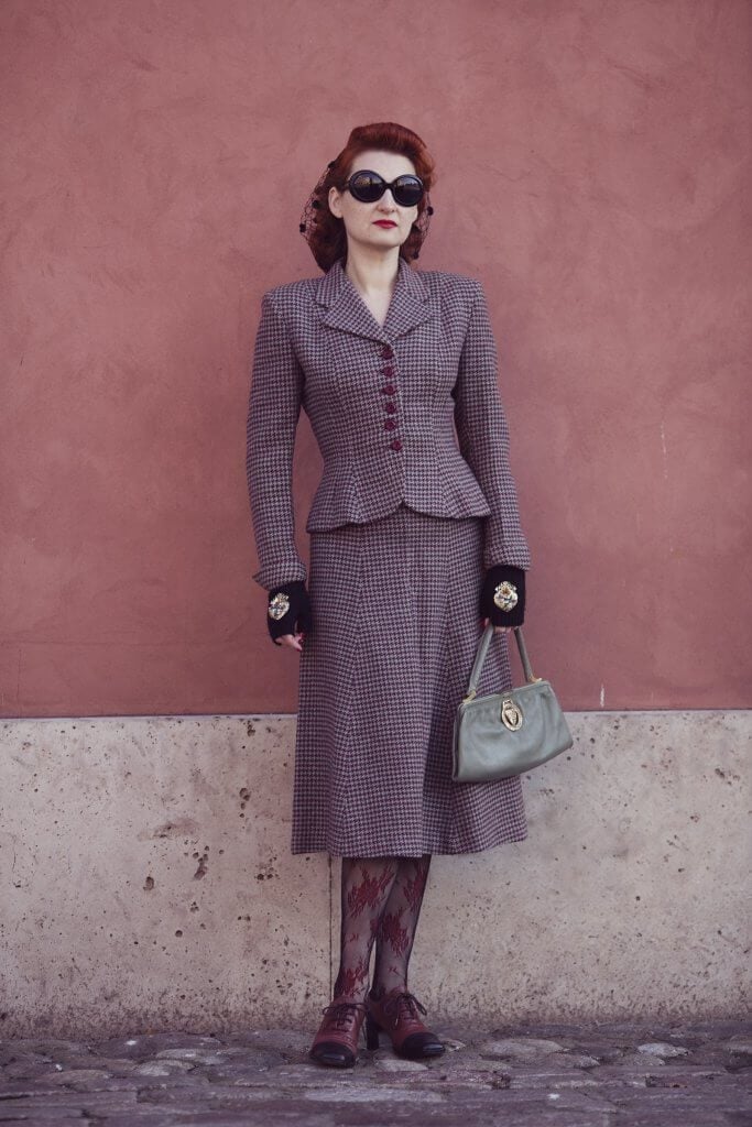 Houndstooth Suit With Oxford Shoes Houndstooth Suit With Oxford Shoes — Trendy Vintage Style