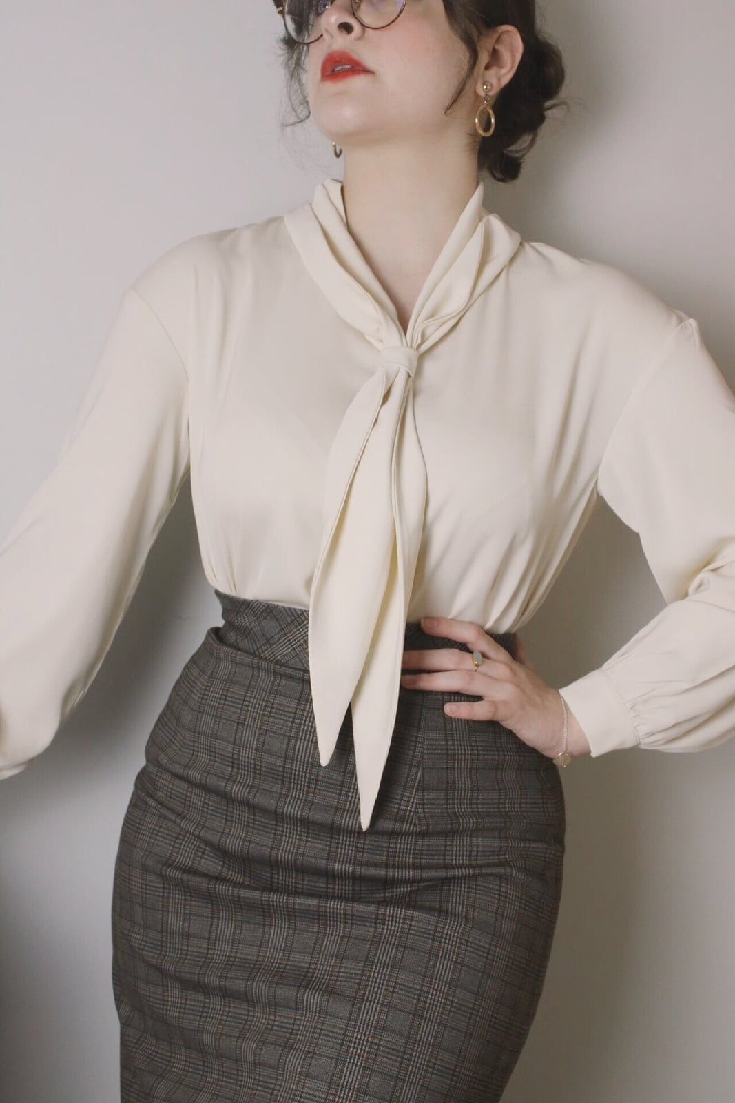 Pussy-Bow Blouse With Tweed Pencil Skirt Pussy-Bow Blouse With Tweed Pencil Skirt — Trendy Vintage Style