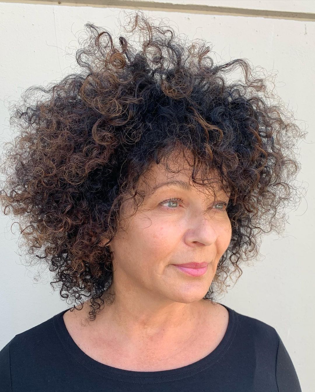 Simple Black T-Shirt with Voluminous Curly Hair Simple Black T-Shirt with Voluminous Curly Hair — Trendy Wash and Go