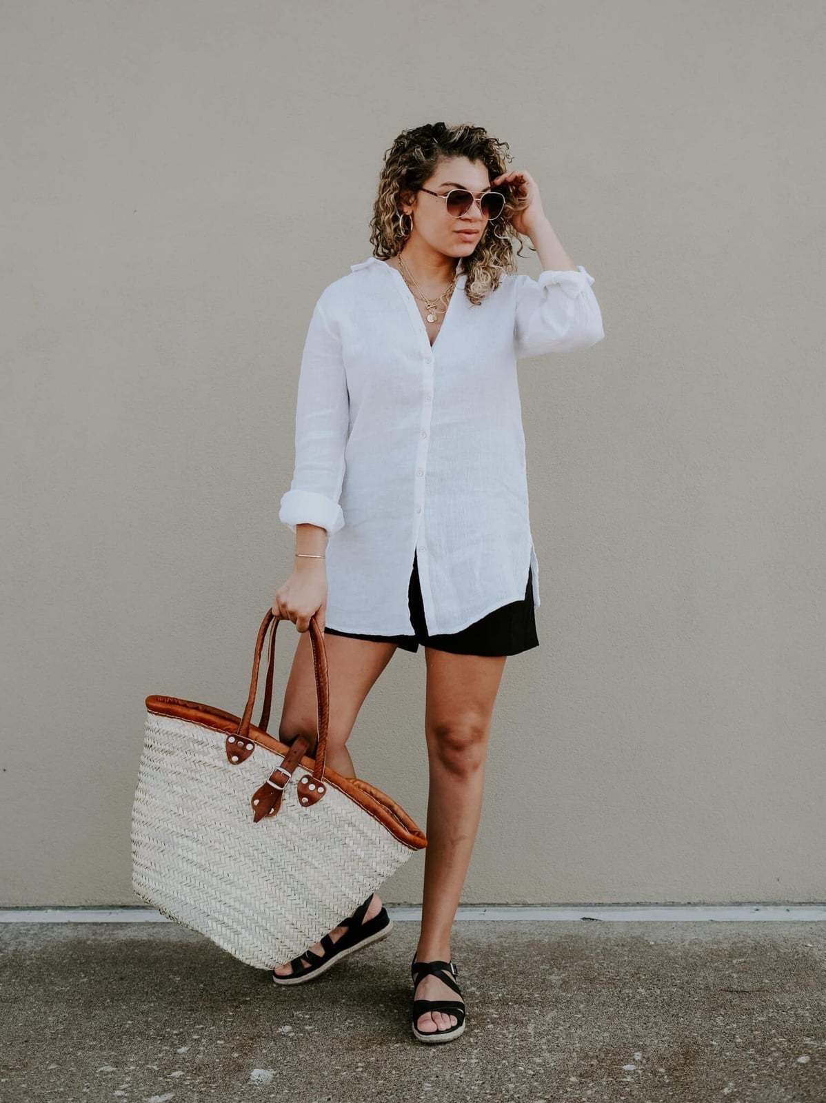 Casual Summer Vibes with Oversized White Linen Shirt and Black Shorts — Trendy White Shirt Outfits