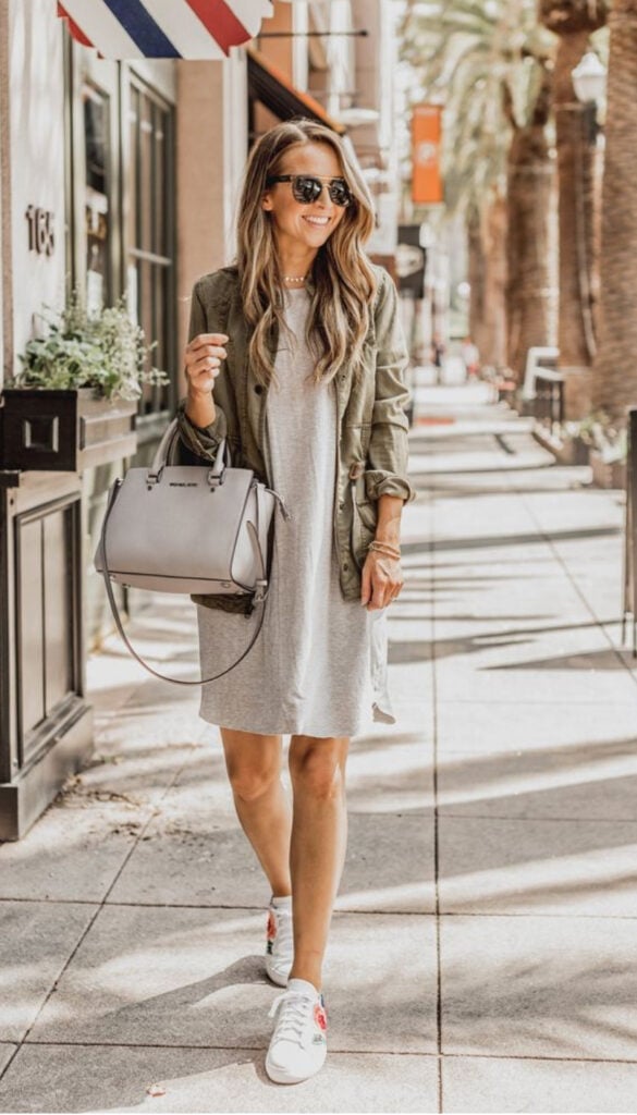 White Sneakers With T-shirt Dress and Utility Jacket White Sneakers With T-shirt Dress and Utility Jacket — Trendy White Sneakers Outfits