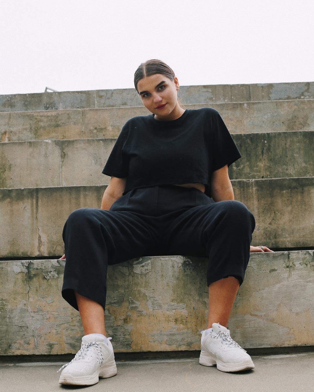 Chunky White Sneakers With Black Trousers and Vest Chunky White Sneakers With Black Trousers and Vest — Trendy White Sneakers Outfits