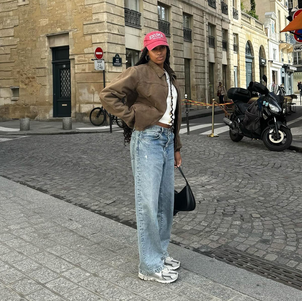 White Sneakers With Wide Leg Jeans and Brown Jacket White Sneakers With Wide Leg Jeans and Brown Jacket — Trendy White Sneakers Outfits