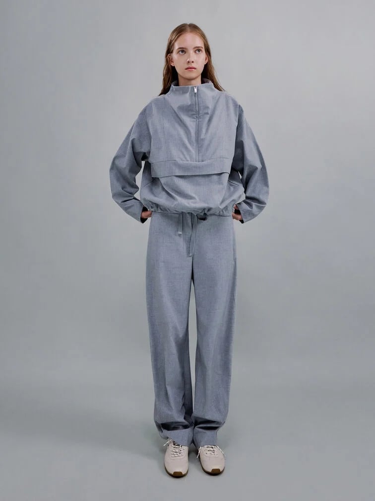 White Sneakers With Grey Pullover and Wide Leg Trousers White Sneakers With Grey Pullover and Wide Leg Trousers — Trendy White Sneakers Outfits