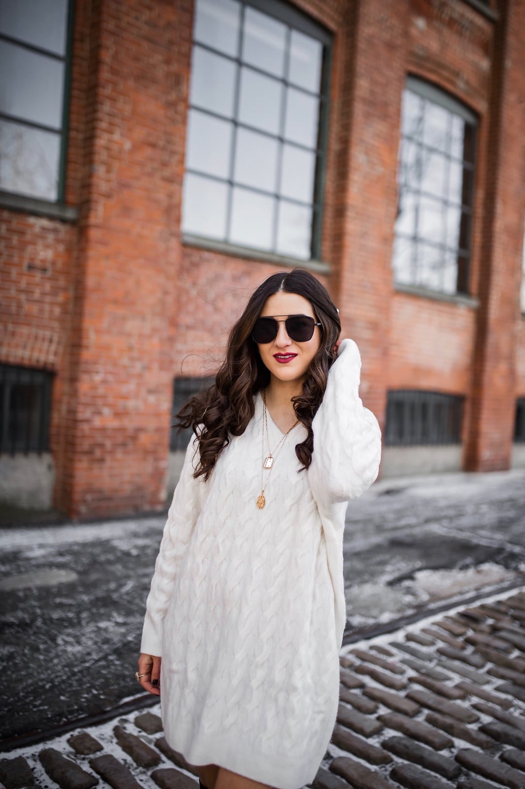 White Chunky Cable Knit Sweater Dress, Sunglasses White Chunky Cable Knit Sweater Dress, Sunglasses — Trendy White Sweater Outfit