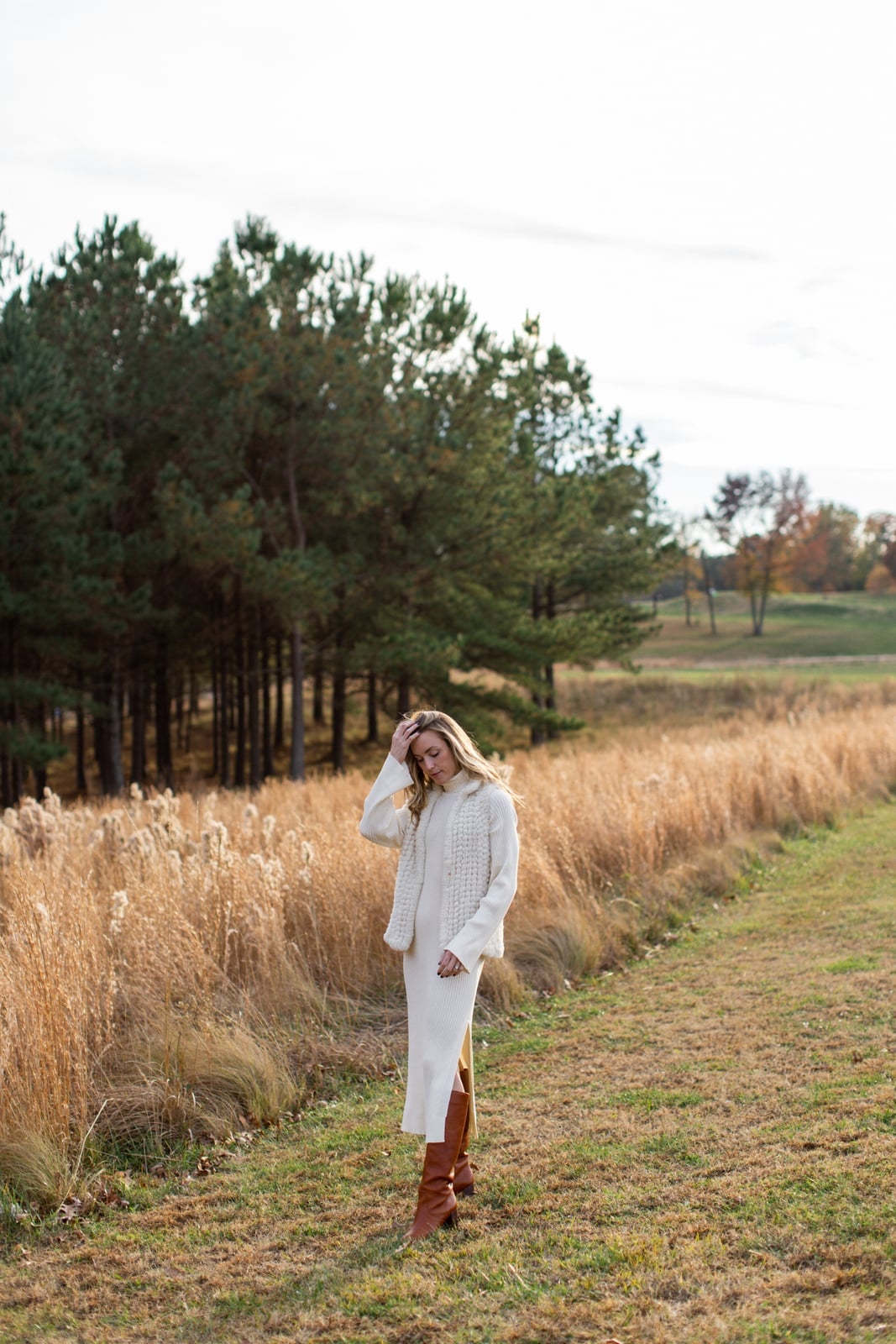 White Knit Dress with Oversized Chunky Sweater White Knit Dress with Oversized Chunky Sweater — Trendy White Sweater Outfit