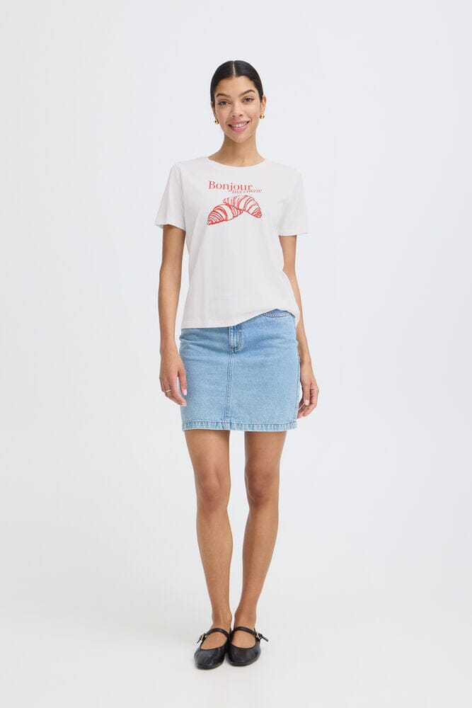 Graphic White Tee With Denim Mini Skirt And Flats — Trendy White Tee Outfits
