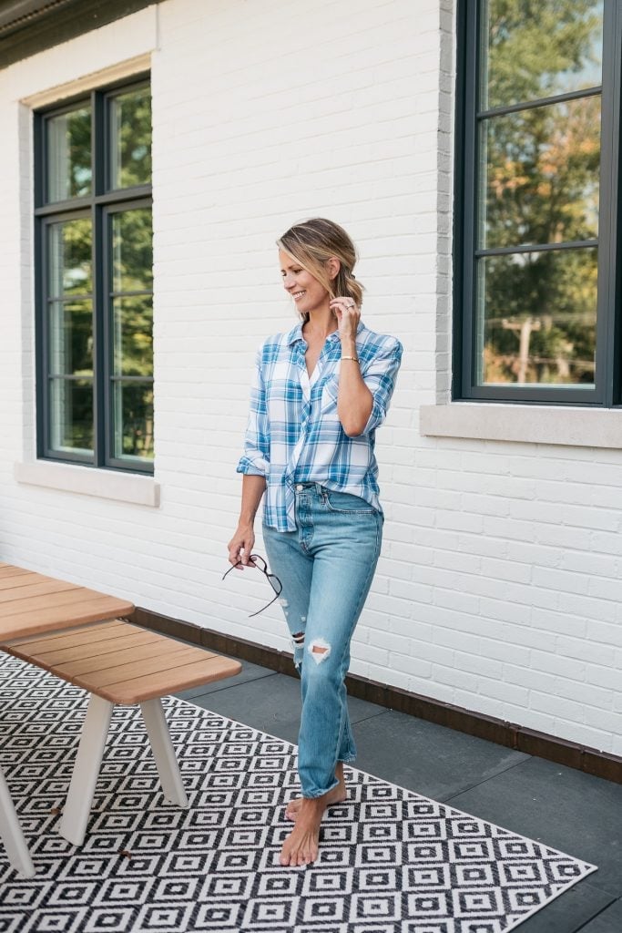 Plaid Shirt Tied at Waist with Distressed Jeans Plaid Shirt Tied at Waist with Distressed Jeans — Trendy Work From Home Outfits