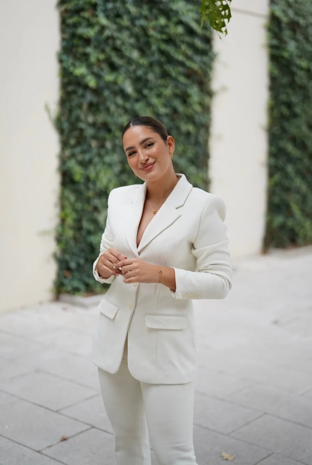 Monochromatic White Oversized Suit — Trendy Work Outfits Women Office