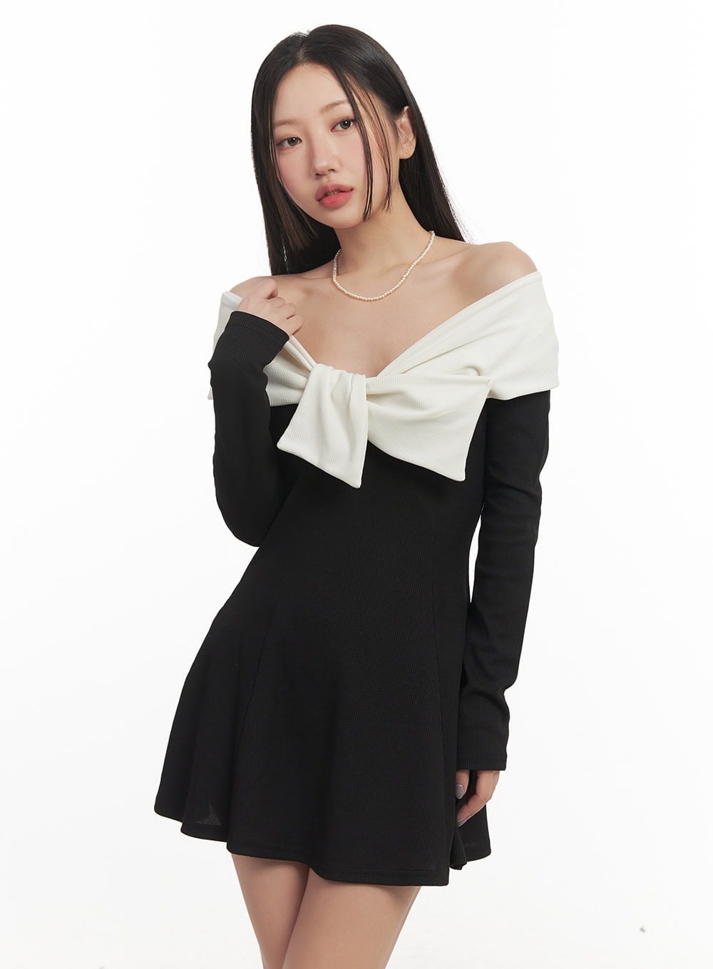 Black Long Sleeve Mini Dress with Bow Detail — Trendy Y2K Dress