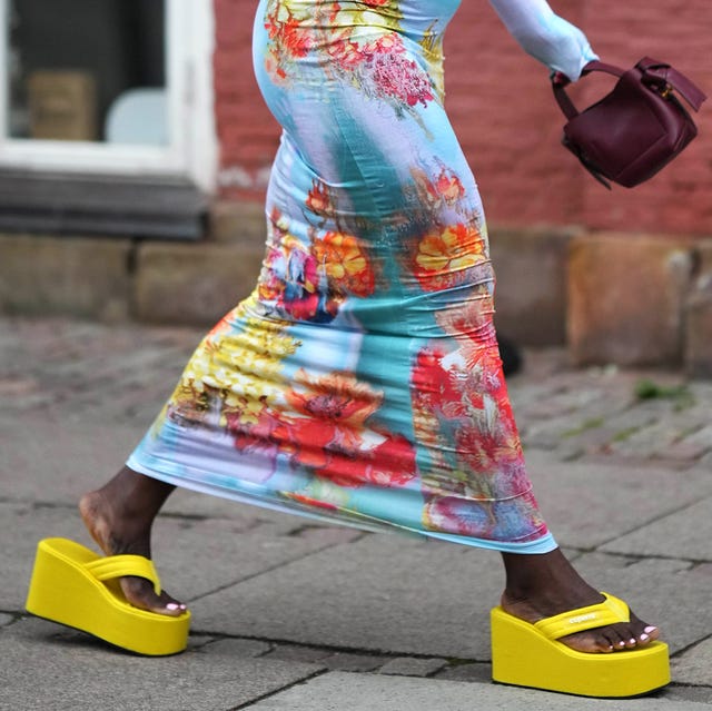 Ruched Maxi Dress with Bright Yellow Platform Flip-Flops — Trendy Y2K Style