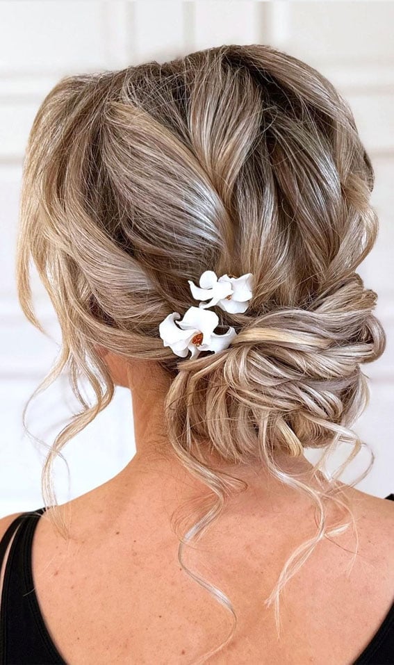 Messy Ash Blonde Bun With Floral Pins Messy Ash Blonde Bun With Floral Pins — Wedding Bun Ideas