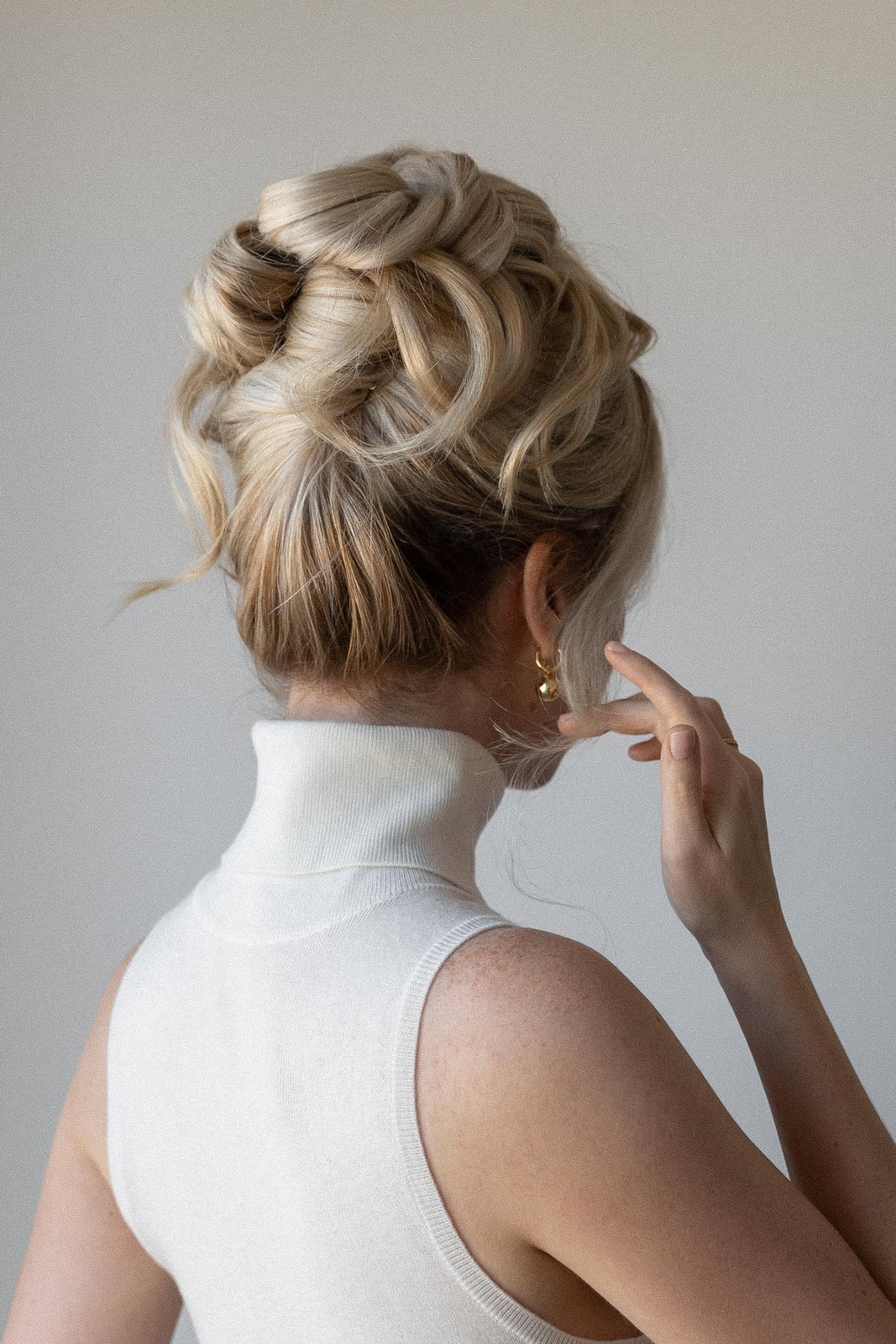 Sculpted Blonde High Bun With Waves Sculpted Blonde High Bun With Waves — Wedding Bun Ideas